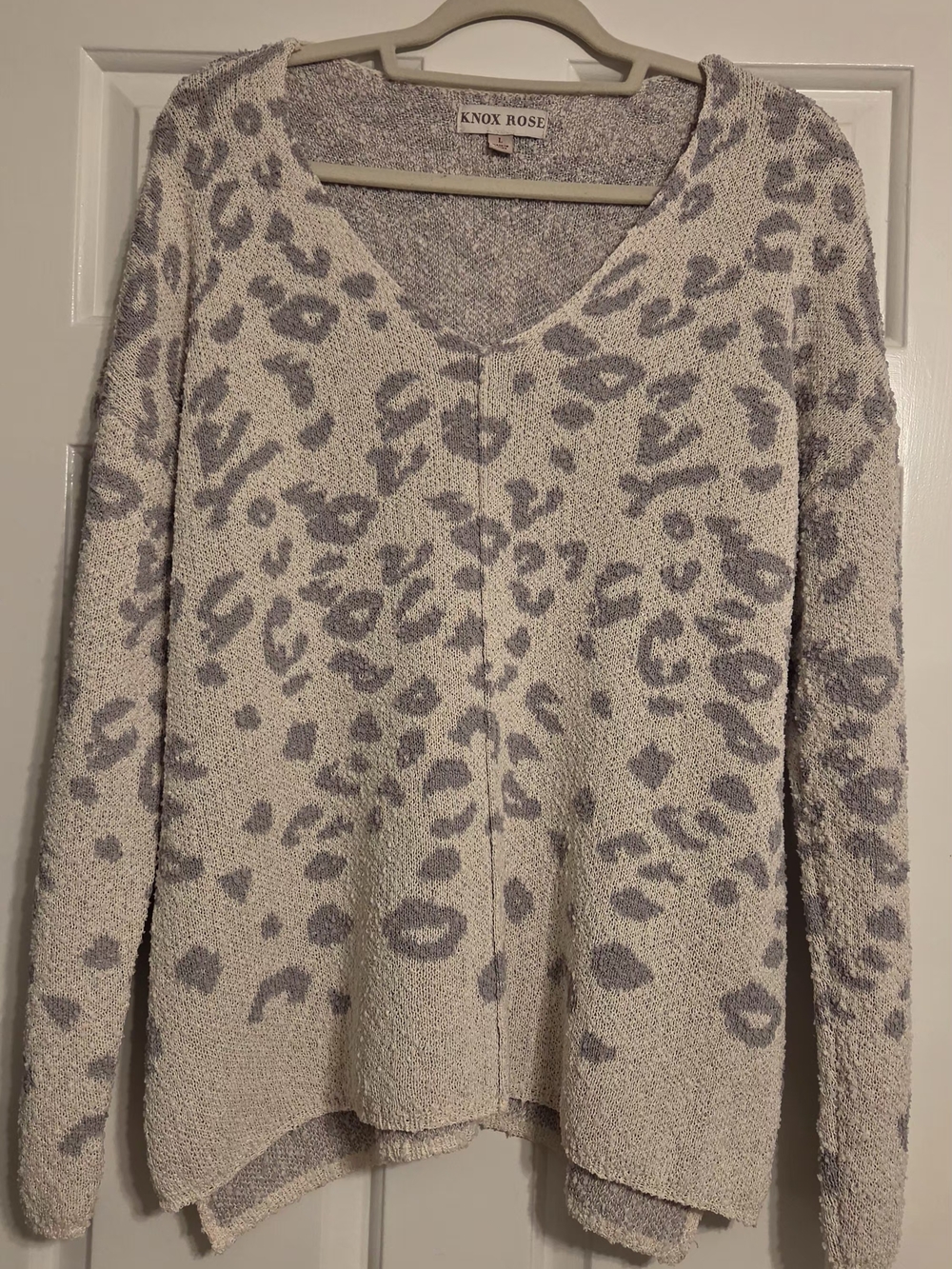 Knox Rose Women's Cream and Gray Leopard Print Sweater Large